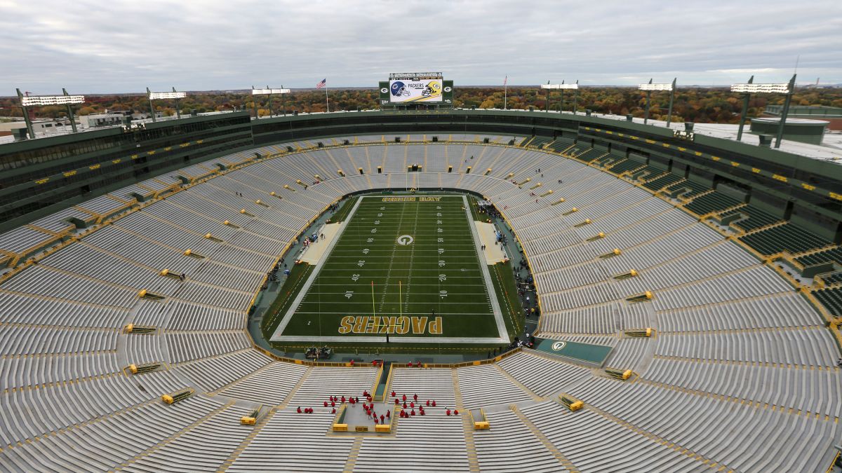 The Green Bay Packers Are Hosting 250 Front Line Workers For Their Game Against The Panthers Cnn