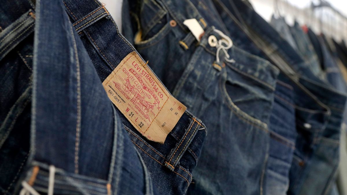 Levi´s se despide de los skinny jeans y lanza nuevos pantalones holgados -  CNN Video