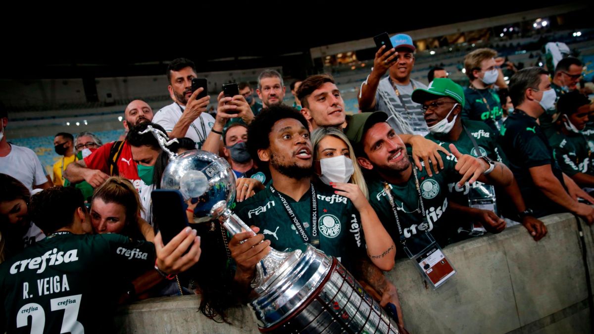 Copa Libertadores Palmeiras Fans Gather To Celebrate Dramatic Win Cnn