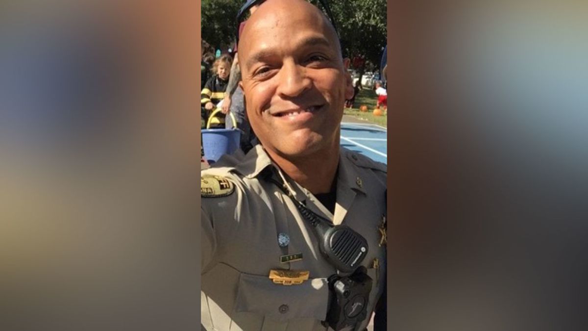 police officer kills himself after posting videos condemning police racism -