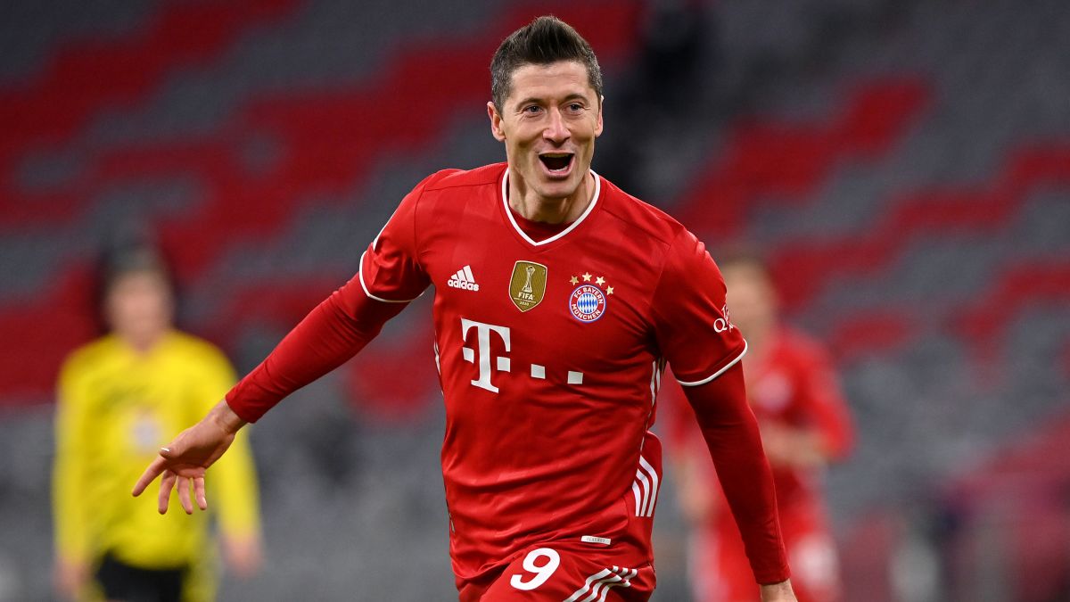 Robert Lewandowski edges closer to legendary scoring record - CNN