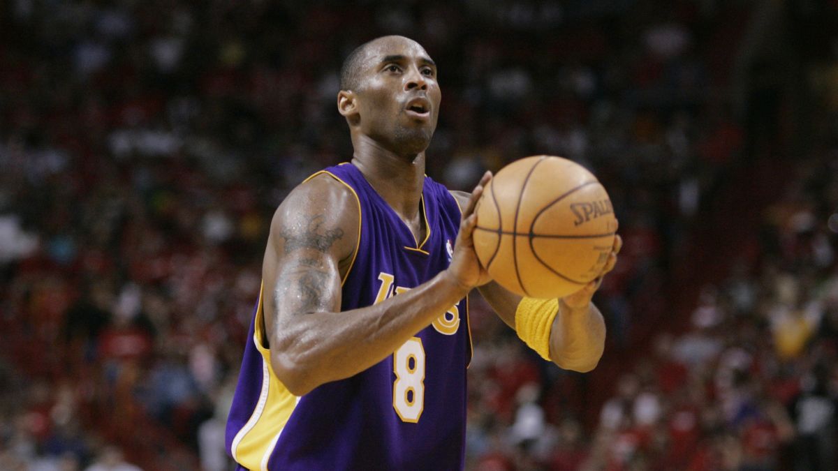 Rare Kobe Bryant Rookie Card Sells For Almost 1 8 Million Cnn