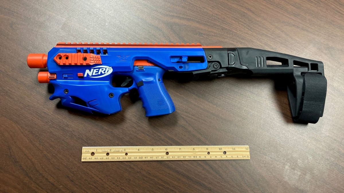 Panter en lille skepsis Nerf gun: Real weapon disguised as toy found in drug raid | CNN