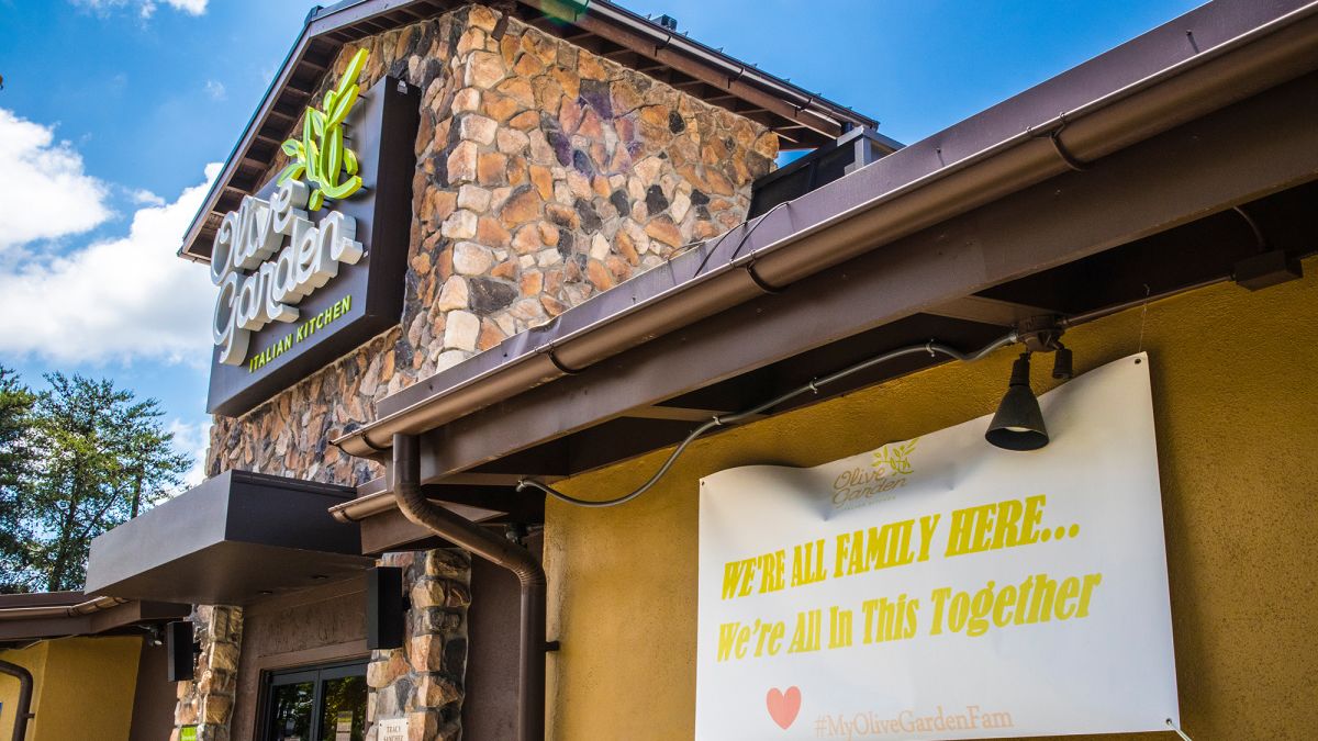 Olive Garden is raising its wages. That's not the full story