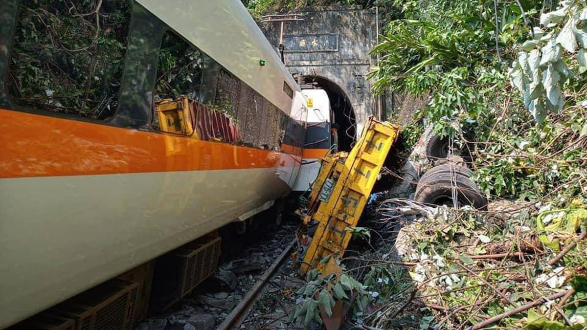 Taiwan train crash: Derailment north of Hualien kills 50 people | CNN