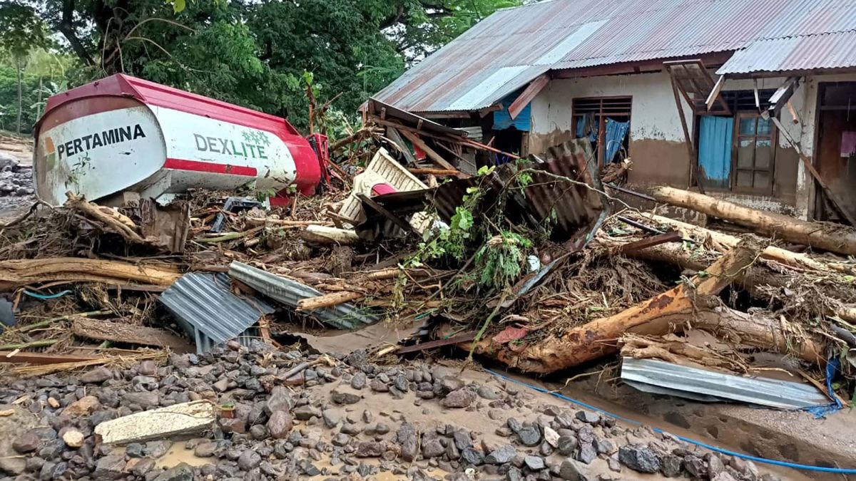 Floods, landslides, kill dozens in Indonesia and East Timor - CNN