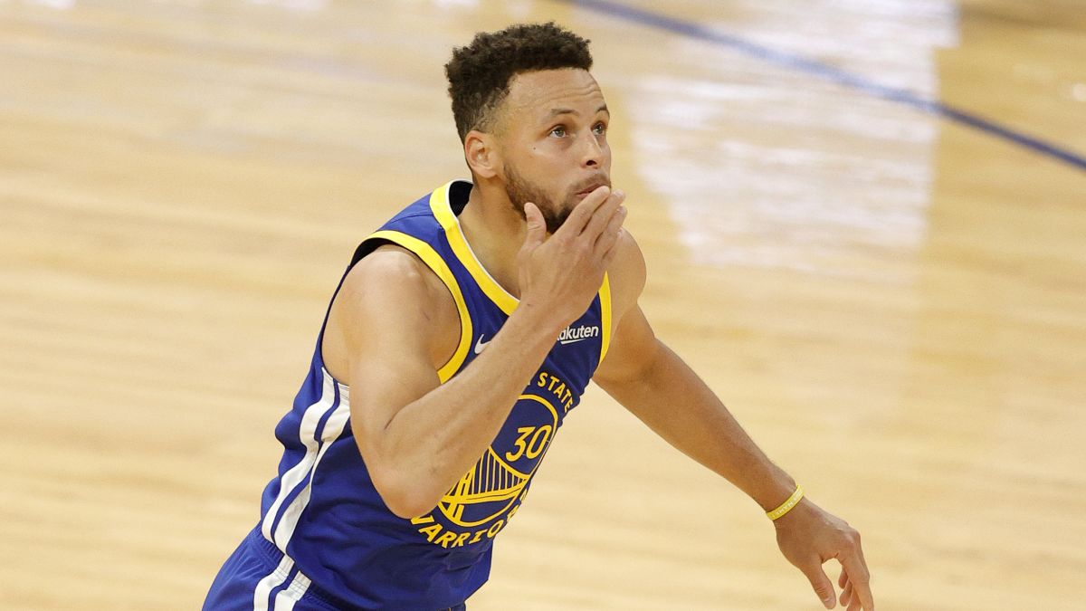 Steph Curry Becomes Golden State Warriors All Time Record Point Scorer Cnn