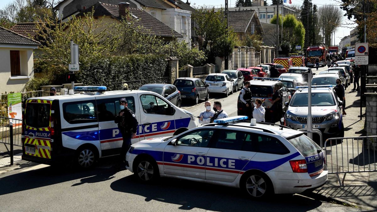 France knife attack: Anti-terrorism probe launched after police officer  stabbed to death - CNN