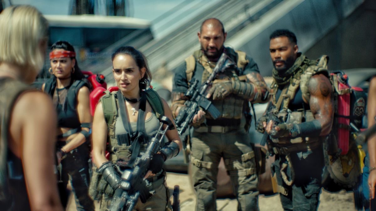 Army of the Dead' review: Zack Snyder cuts loose (and too long) on a zombie-heist combo - CNN