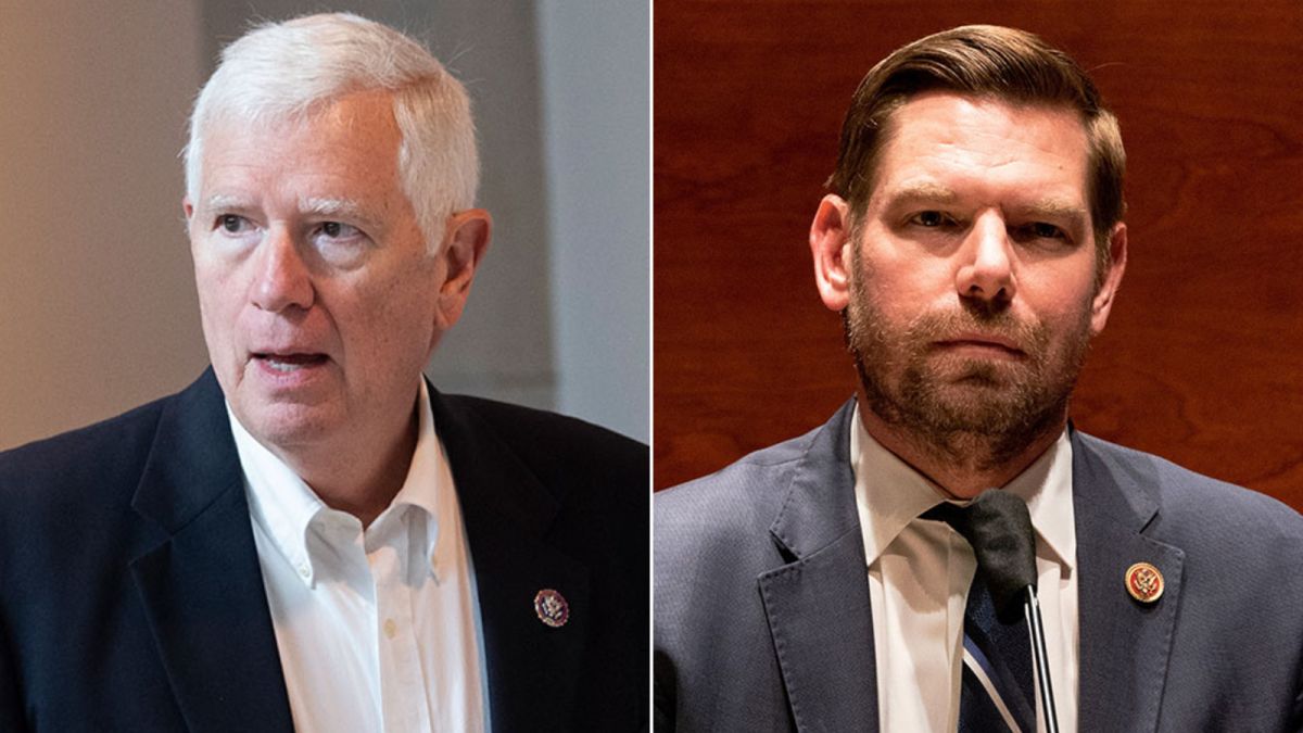 Rep. Mo Brooks is avoiding an insurrection lawsuit. Rep. Eric Swalwell hired a private investigator to find him. - CNNPolitics