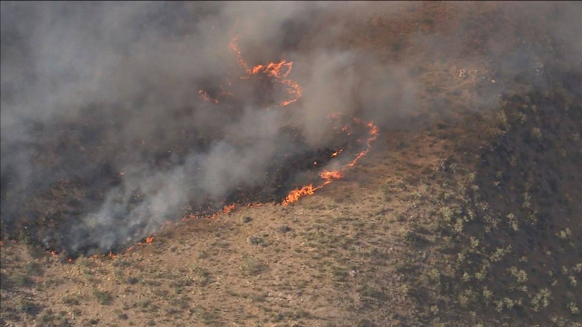 Arizona Fires Telegraph And Mecscal Wildfires Force Evacuations And Burn Tens Of Thousands Of Acres Cnn