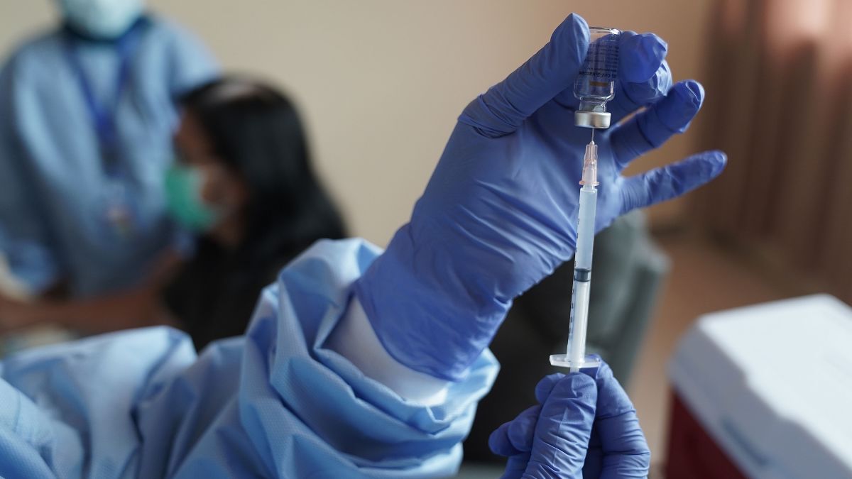Indonesia: Hundreds of Sinovac vaccinated health workers get Covid-19,  dozens in hospital - CNN