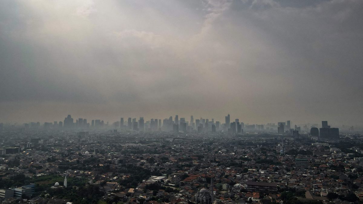 https://cdn.cnn.com/cnnnext/dam/assets/210623010844-01-jakarta-citizen-lawsuit-air-pollution-intl-hnk.jpg (1200×675)