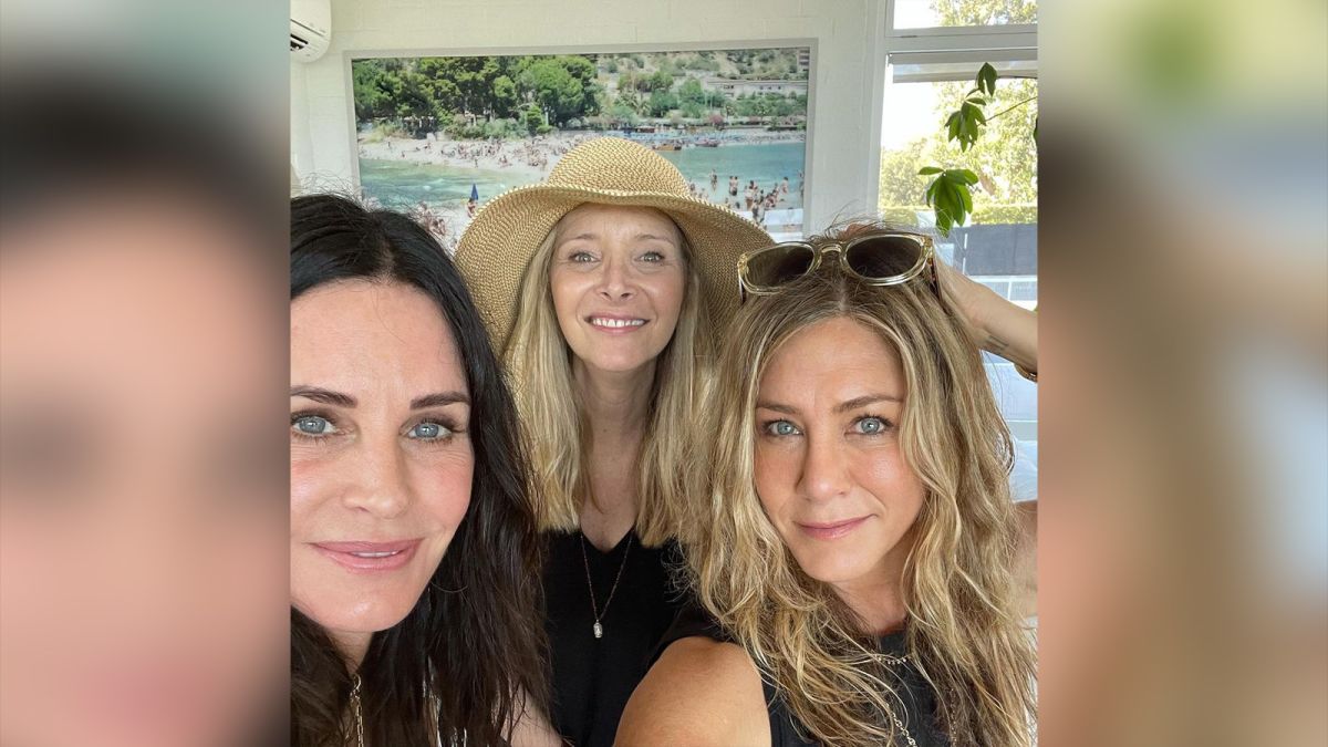 Courteney Cox Jennifer Aniston And Lisa Kudrow Party Together On July 4th Cnn