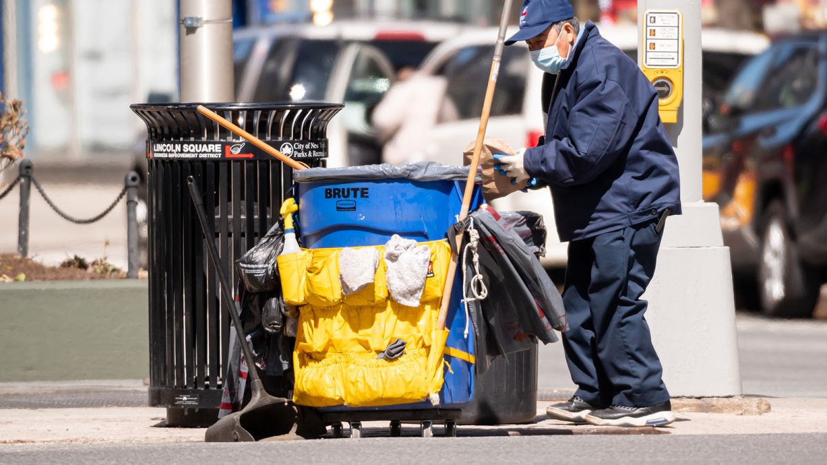 De Blasio Mandates Vaccinations Or Weekly Testing For Entire Nyc Municipal Work Force Including Teachers And Police Cnn