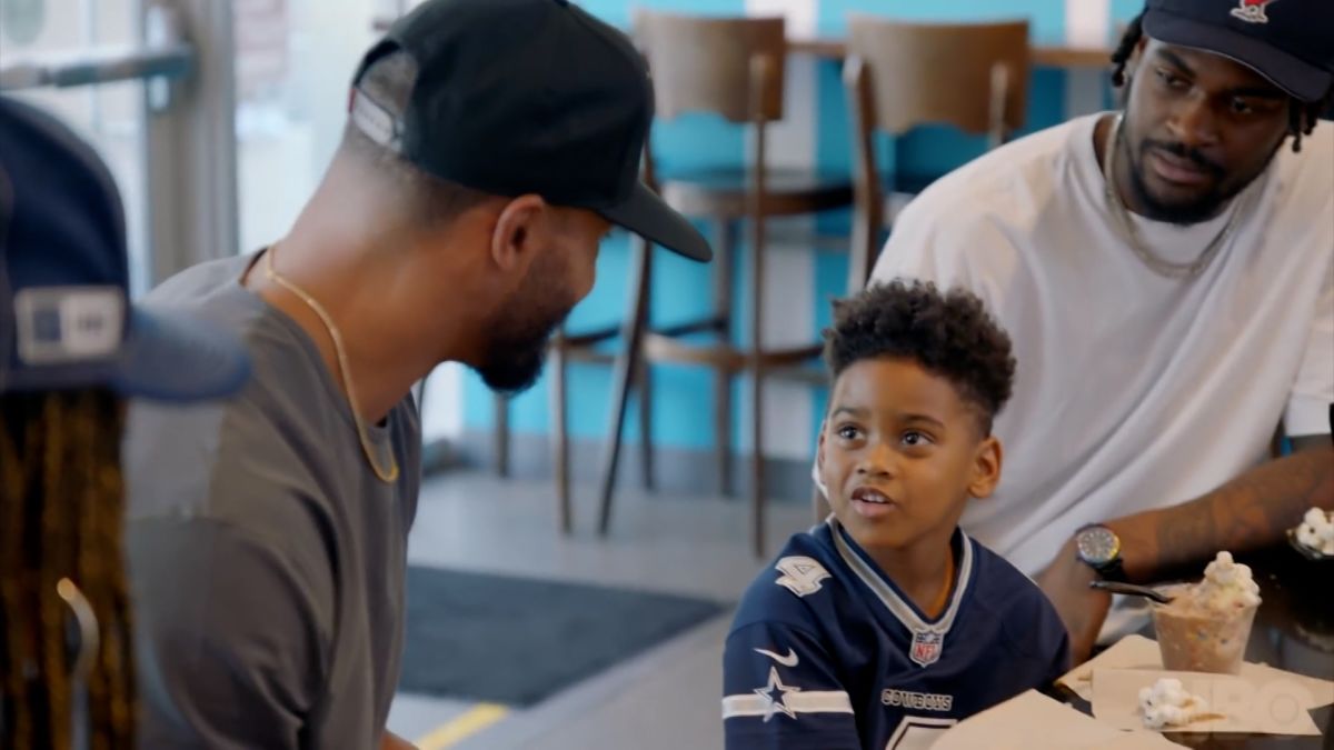 Patrick Mahomes sends signed jersey to son of Cowboys' Trevon