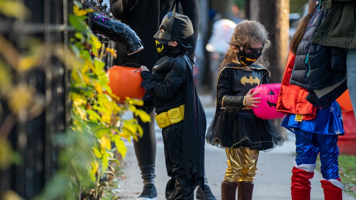 Aaron Rodgers' Halloween costume complicates COVID-19 problems