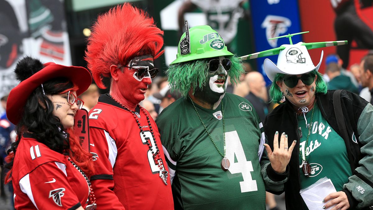 Atlanta Falcons vs. New York Jets: Myriad colors, a makeshift kicking net  and the national anthem sung from atop the stadium: the NFL returns to  London