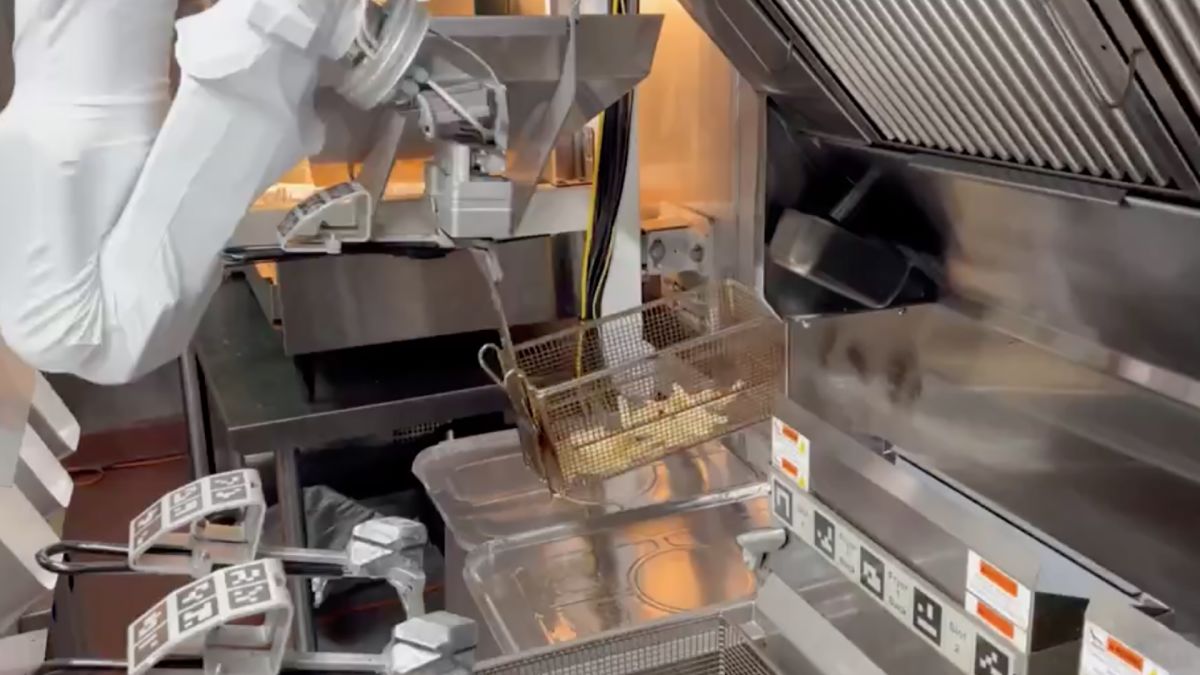 Este robot de cocina prepara 5.000 recetas y además friega los
