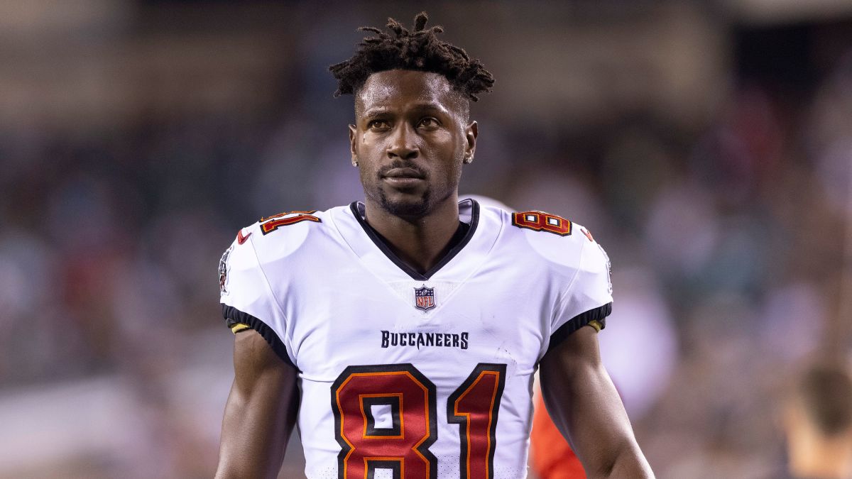 Antonio Brown to return to Bucs on one-year deal