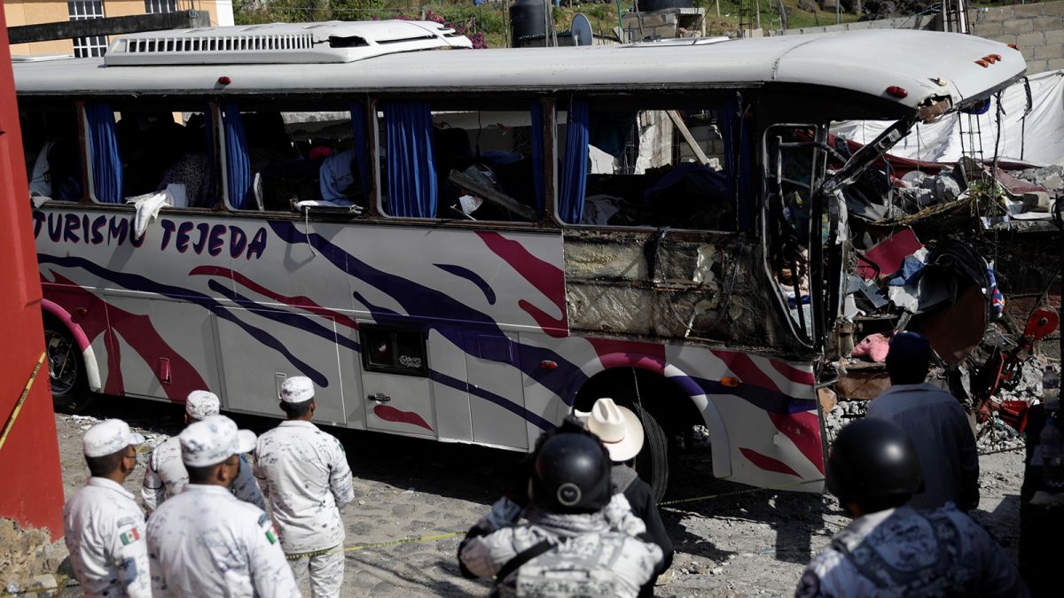 At least 19 killed in bus crash in central Mexico - CNN