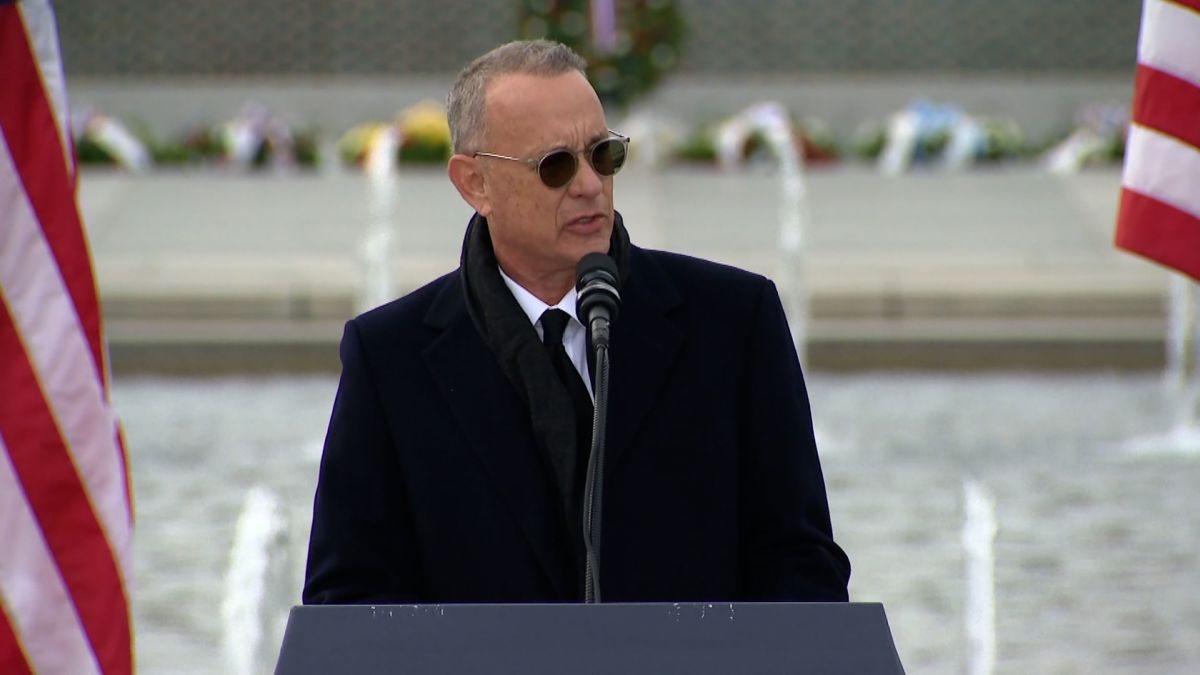 Tom Hanks Pays Tribute to Bob Dole at World War II Memorial