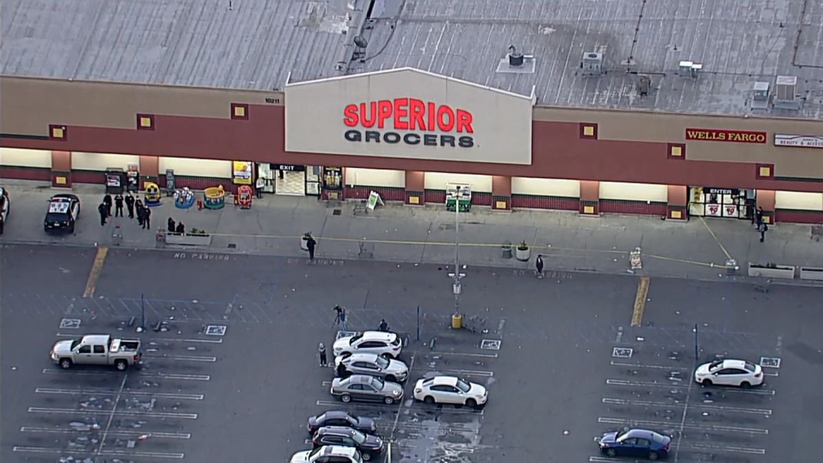 Gunman opens fire in Spanish supermarket while 'carrying bag