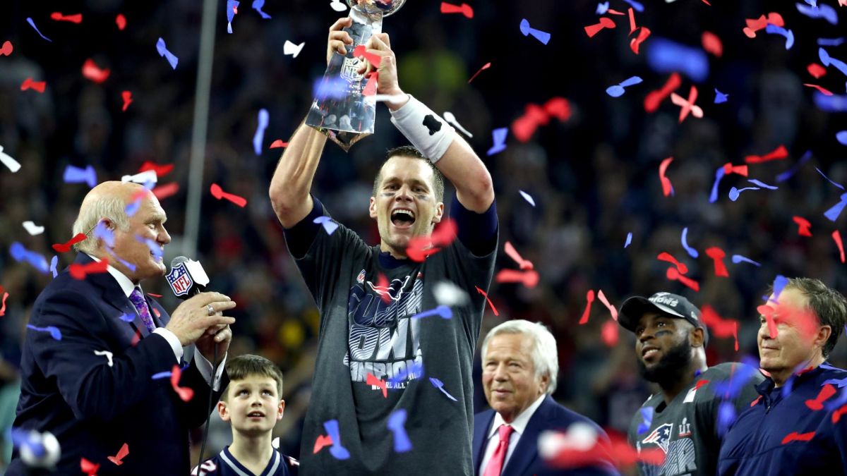 Tom Brady celebrates 6 rings with teammates and supermodel wife