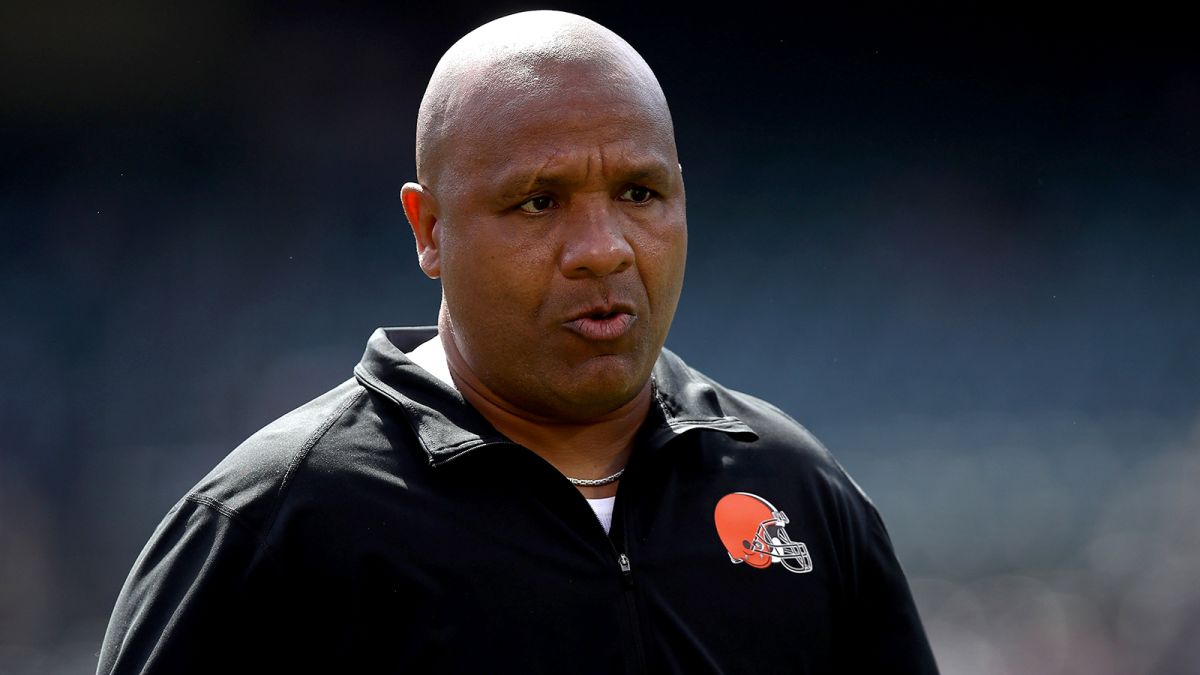 Cleveland Browns: Enough excuses, Hue Jackson's offense stinks