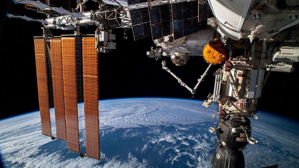 Nasa Will Retire Iss By Crashing It Into The Ocean Cnn