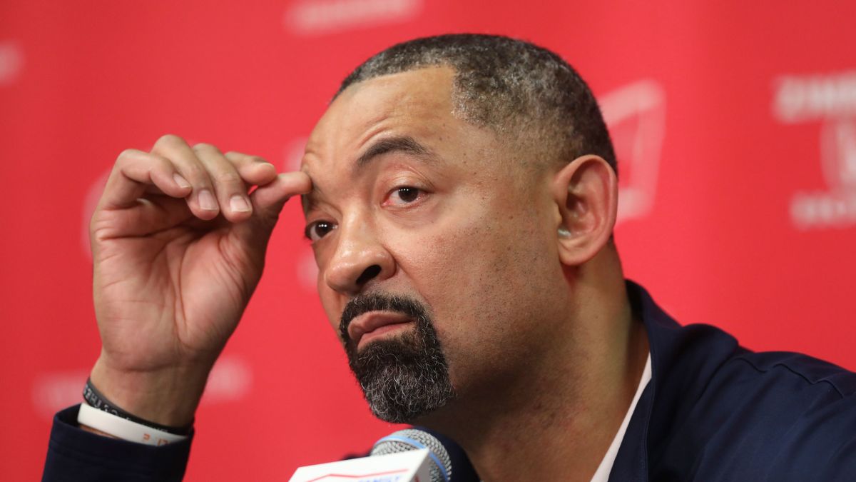 Juwan Howard throws hand video: Michigan head coach involved in fight  following Wisconsin game - DraftKings Network