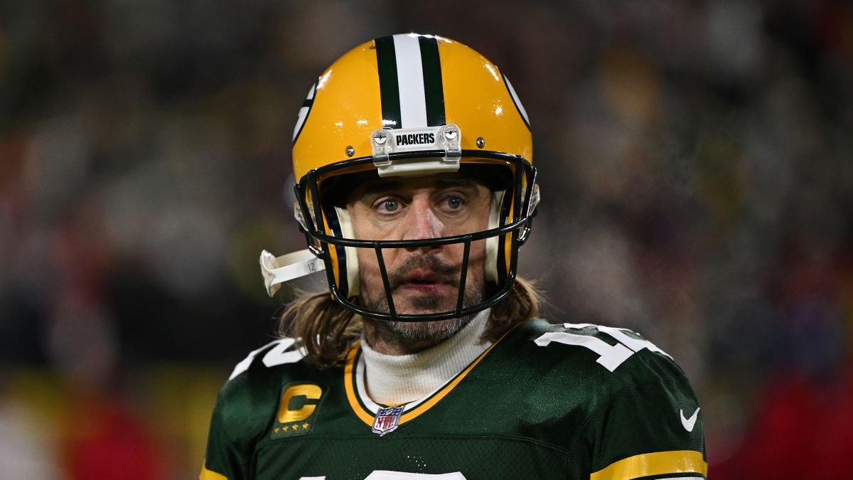 Aaron Rodgers catches Pat McAfee's 'real media question'