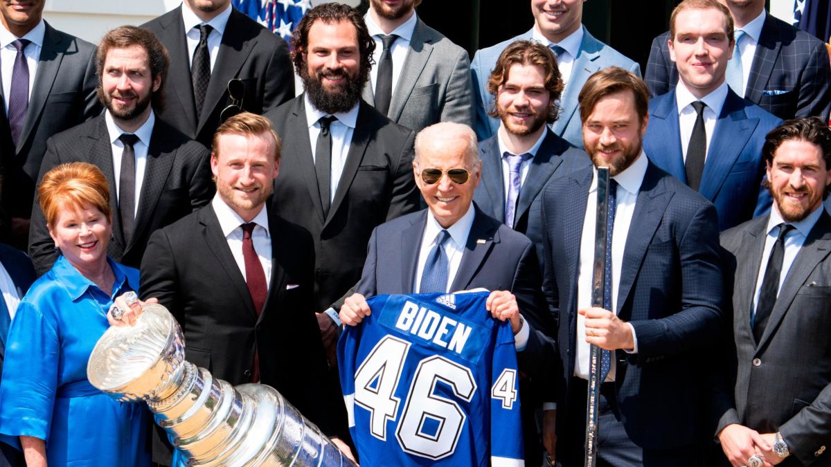 White House honors back-to-back Stanley Cup champion Tampa Bay Lightning |  CNN Politics