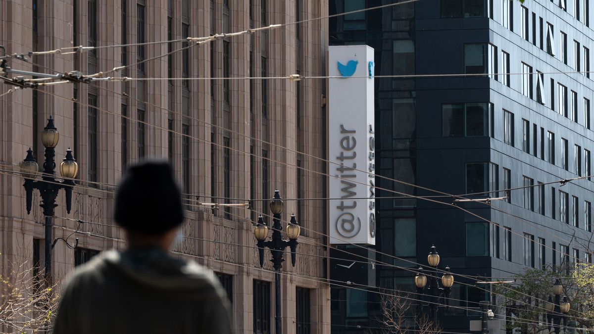 Looming staff cuts create tense atmosphere around Twitter HQ - CBS San  Francisco