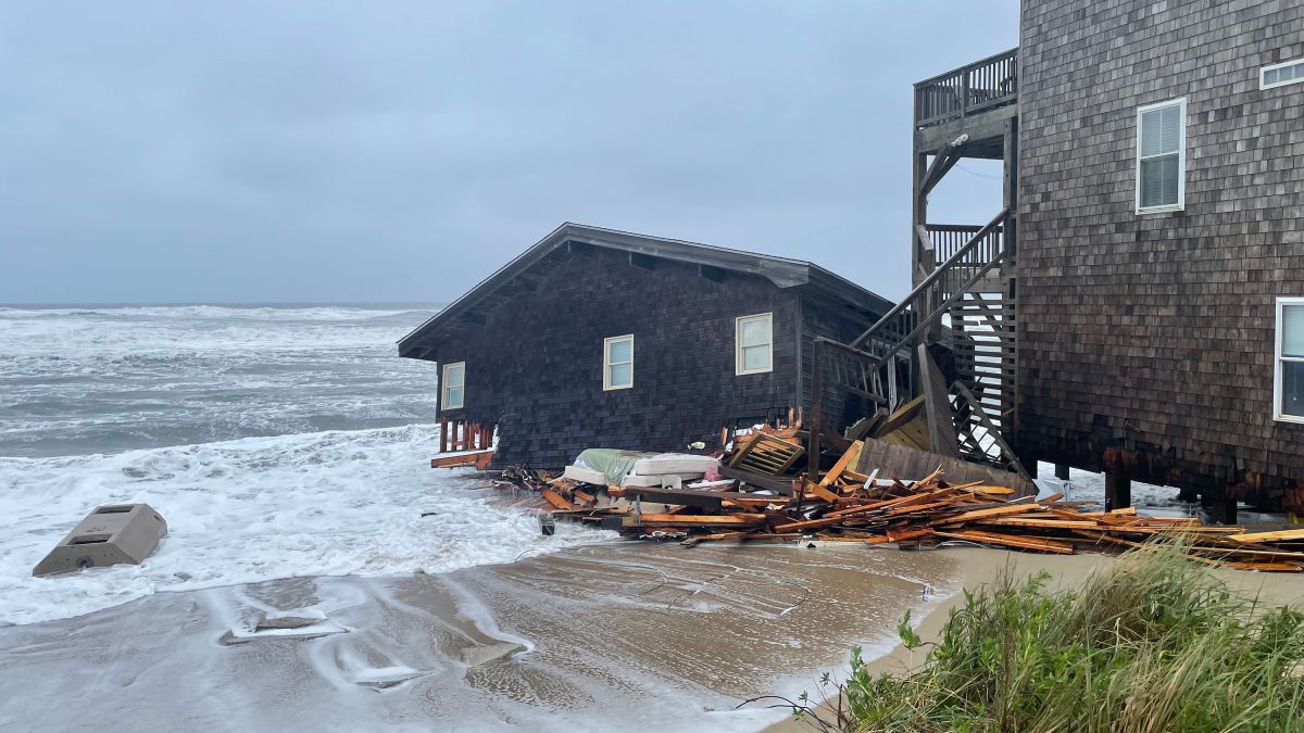 Outer Banks' Review: Coastal Chaos - WSJ