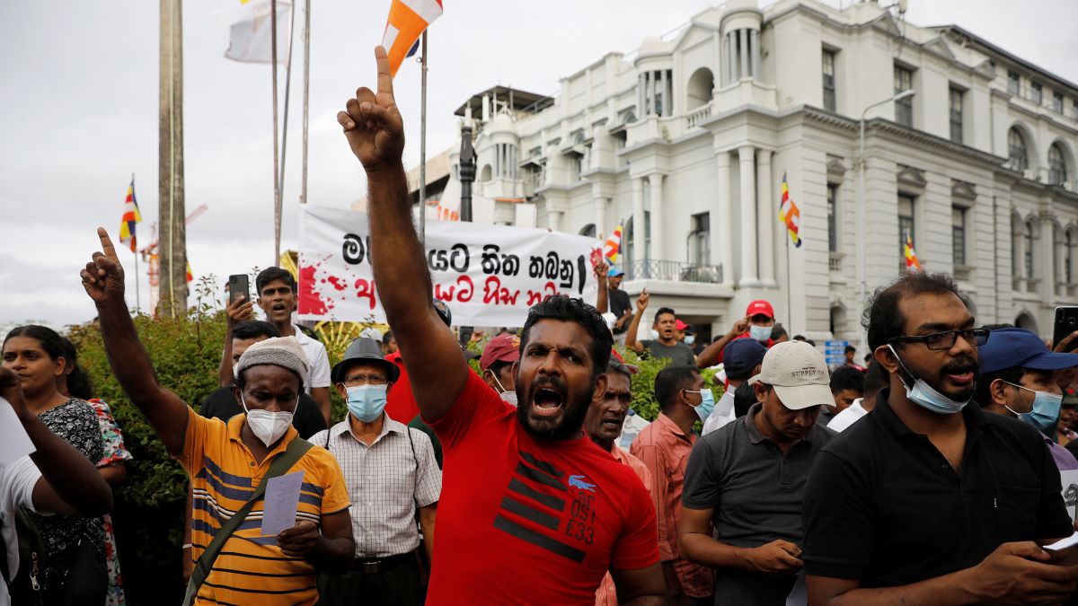 Sri Lanka down to last day of petrol, Prime Minister tells crisis-hit  nation - CNN