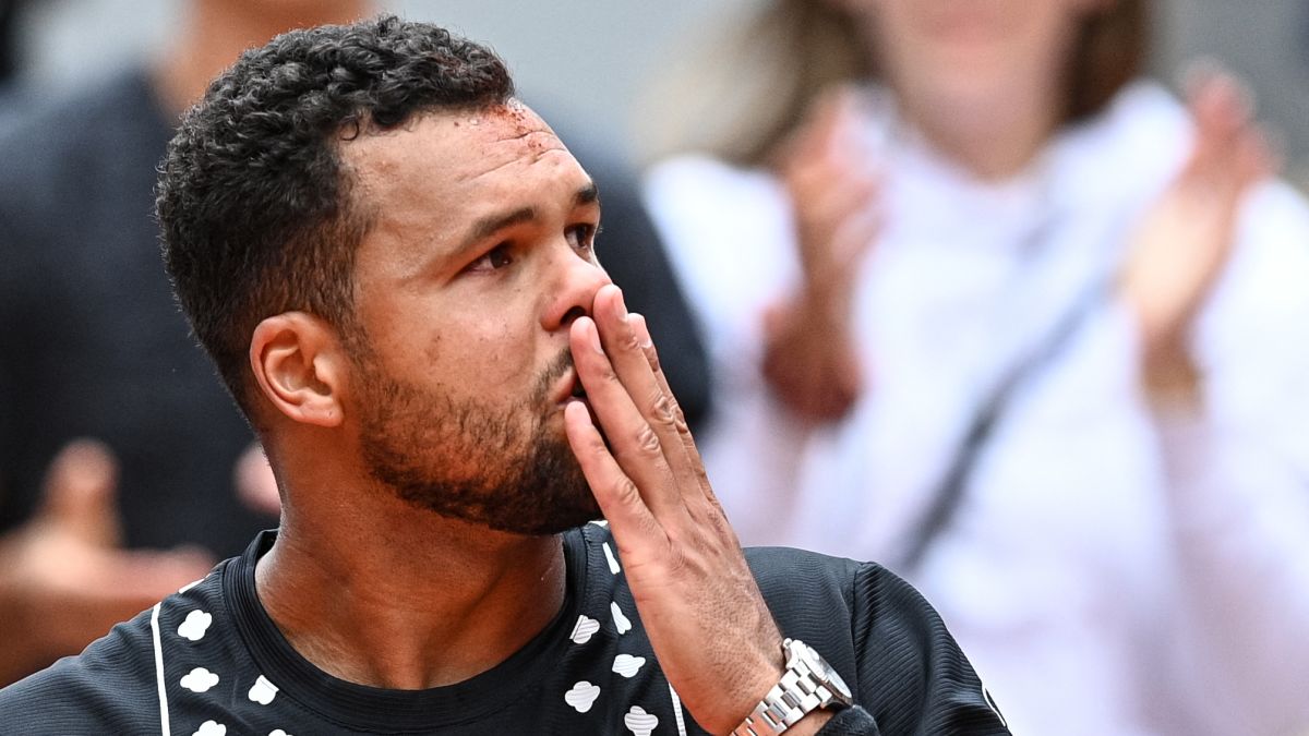 Jo-Wilfried Tsonga in tears as he ends remarkable career after French Open  defeat - CNN