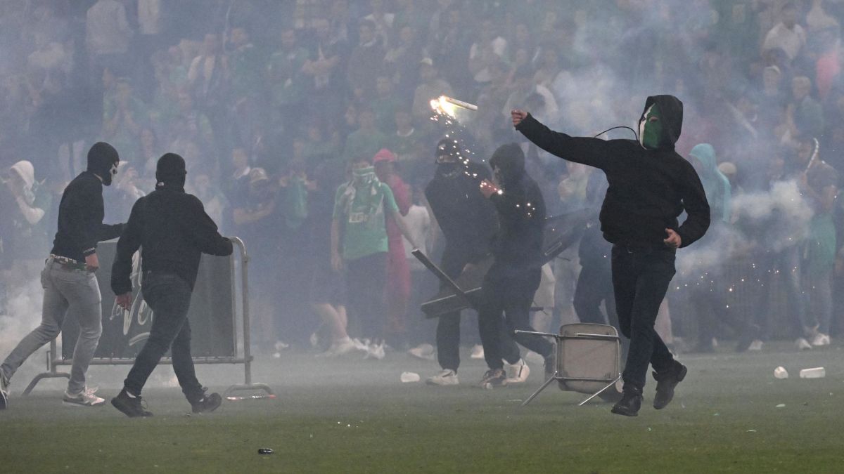St Etienne: Chaos erupts as angry fans storm the pitch following club's  relegation to Ligue 2