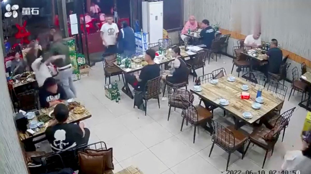 China restaurant attack Video of women being brutally attacked in Tangshan sparks public outrage picture