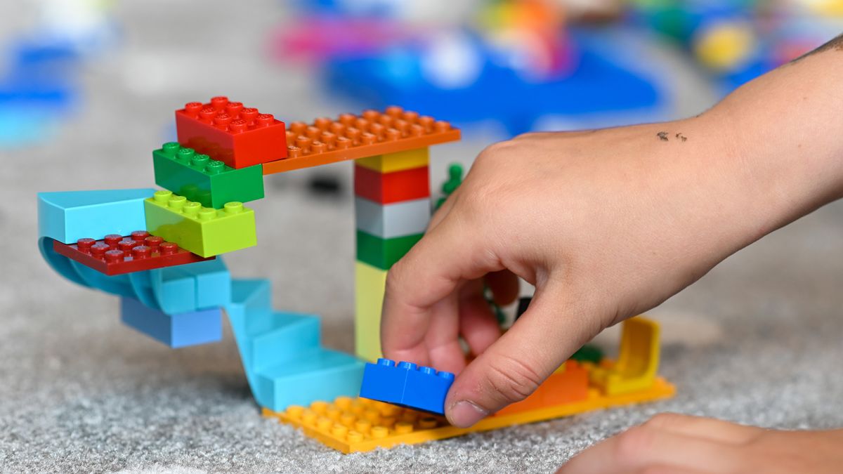 Let Bliv ophidset album Lego will start building its bricks in the United States | CNN Business
