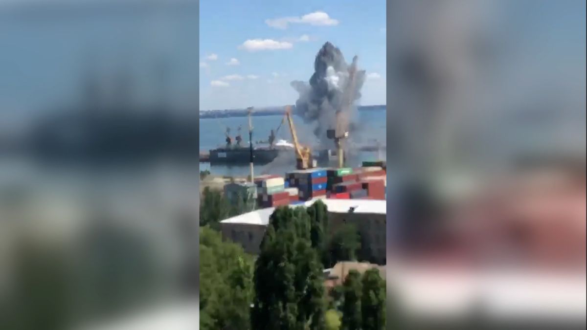 Russia Attacks Black Sea Port One Day After Signing Export Deal