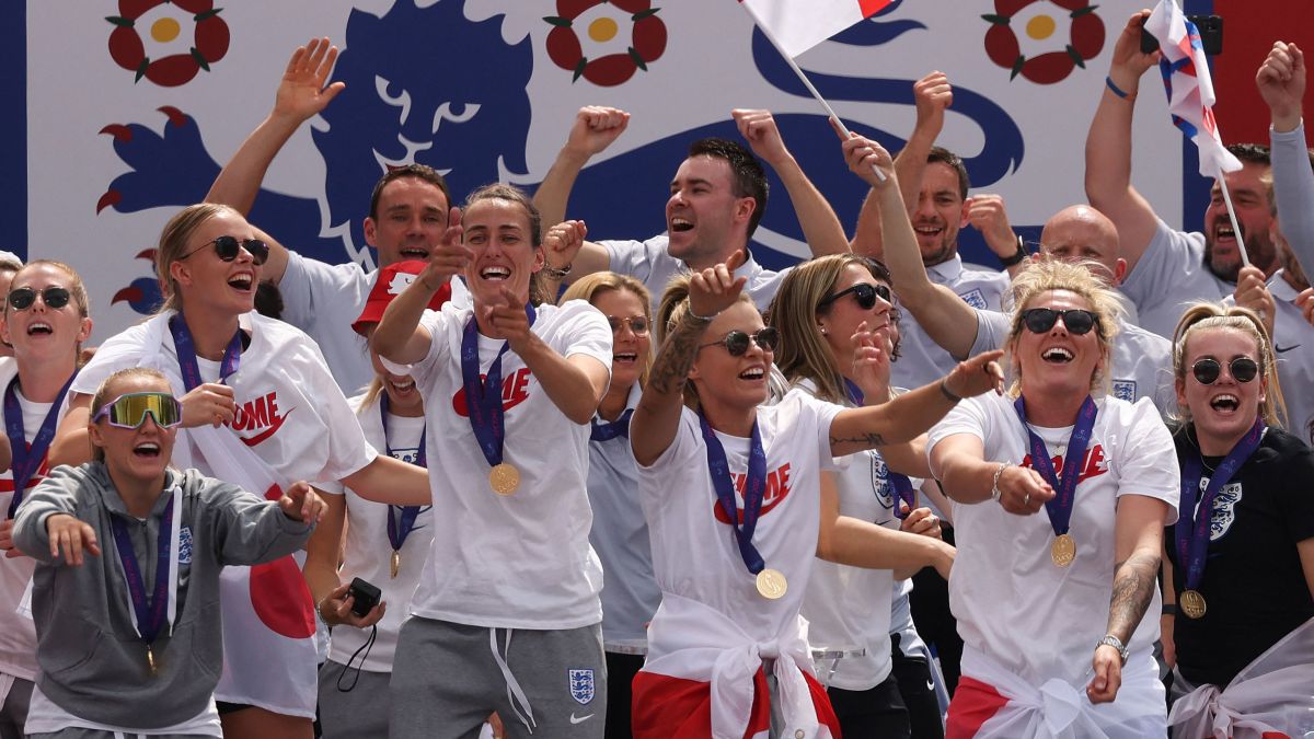 https%3A%2F%2Fcdn.cnn.com%2Fcnnnext%2Fdam%2Fassets%2F220801083025-01-england-womens-euro-cup-celebration-0801.jpg