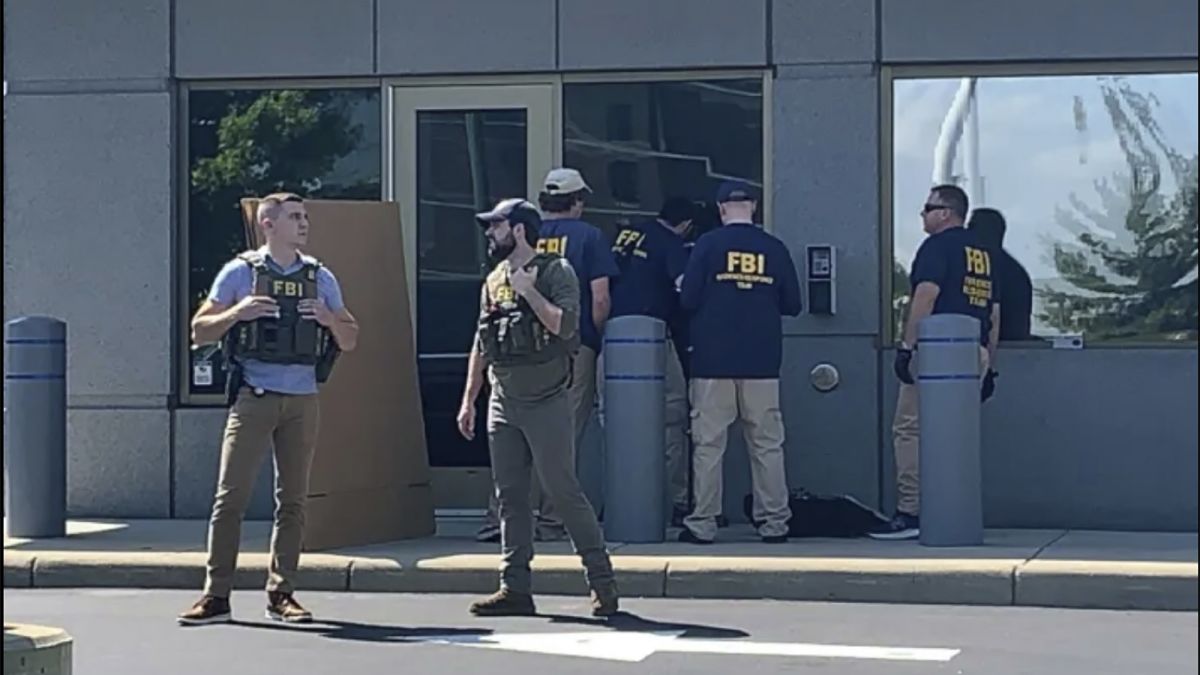 Ricky Shiffer: An armed man tried to enter the FBI's Cincinnati office and  was fatally shot after a standoff with police. Here's what we know | CNN