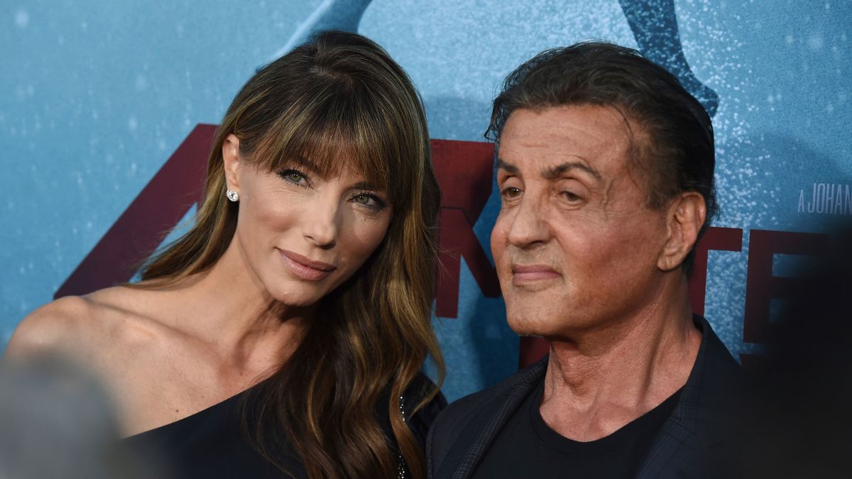 Sylvester Stallone says he and wife Jennifer Flavin are 'amicably and privately addressing' their divorce details - CNN
