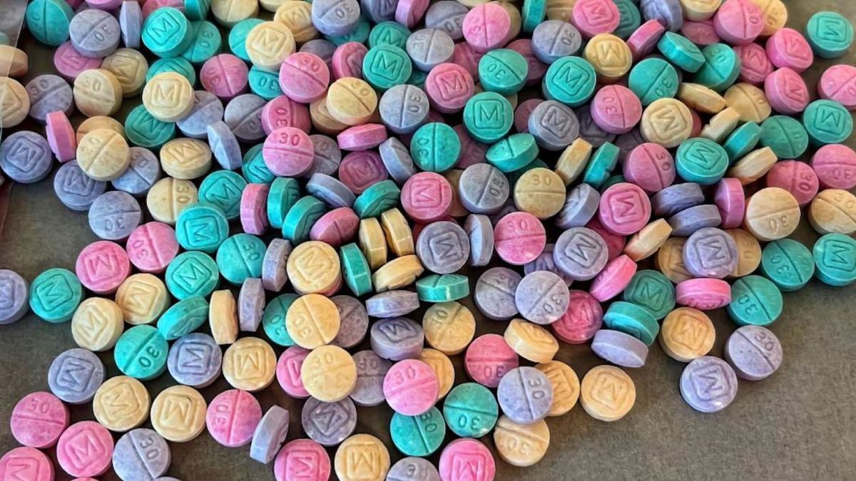 What is rainbow fentanyl? Colorful pills drive new warnings about deadliest  drug in the United States | CNN