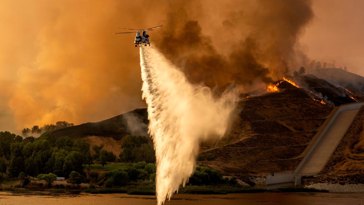 Los Angeles threatened as wildfires continue to roar