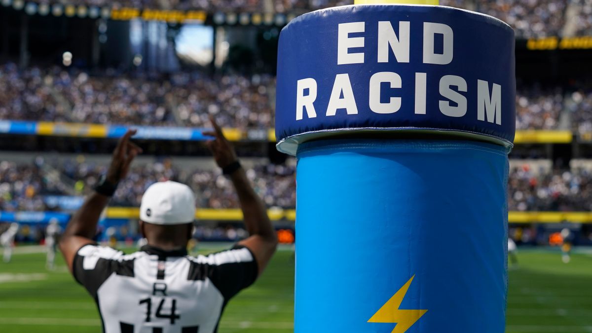 Former player sees racism toward black coaches
