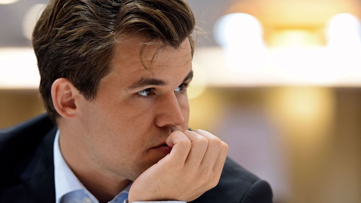 FIDE panel to look into Carlsen's cheating allegations against