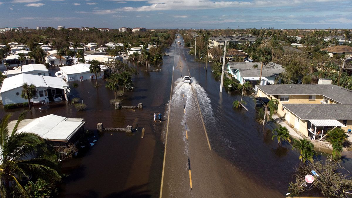 Tom Brady, Glazer family vow to donate to Hurricane Ian relief