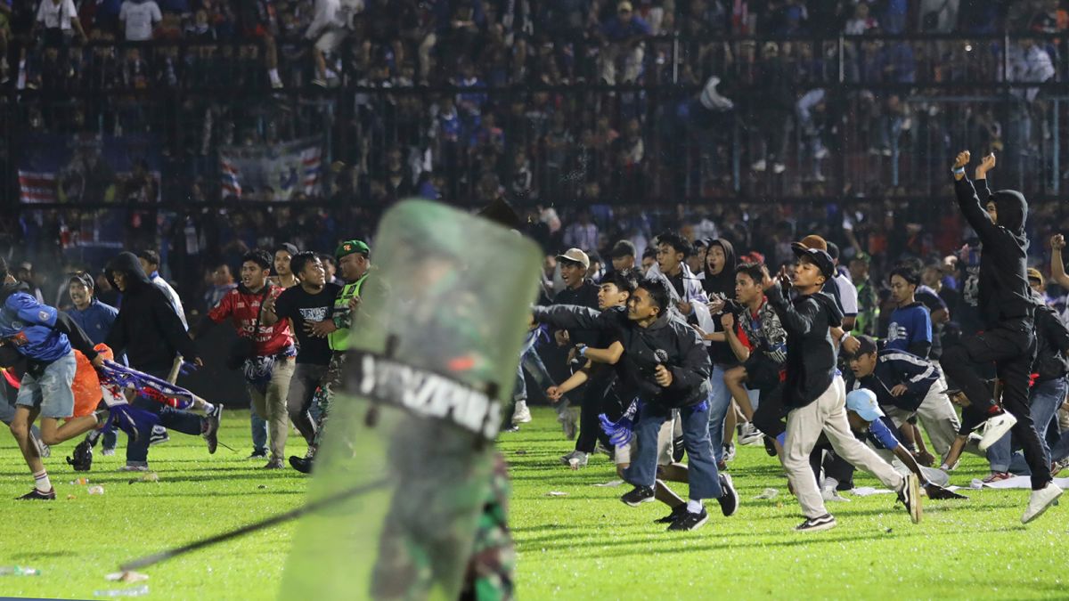 Indonesia soccer stadium crush: At least 125 killed in Malang, East Java | CNN